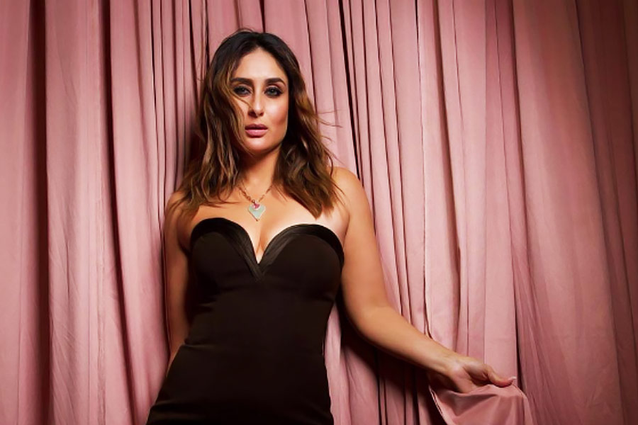 দুই দশক বলিপাড়ায় কাটানোর পর সমসাময়িক অভিনেত্রীদের তুলনায় বক্স অফিস থেকে উপার্জনের দিক থেকে এগিয়ে রয়েছেন করিনা।