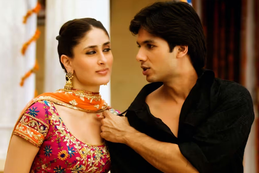 ‘কভি খুশি কভি গম’, ‘এতরাজ়’, ‘জব উই মেট’, ‘বডিগার্ড’-এর মতো একাধিক ছবি থেকে বক্স অফিসে মোটা টাকা উপার্জন করেছেন করিনা।