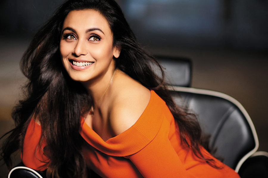 করিশ্মা এবং ক্যাটরিনার পরেই রয়েছে বাঙালি অভিনেত্রী রানি মুখোপাধ্যায়ের নাম। অভিনেত্রীর কেরিয়ারে ২১টি ছবি সফল রয়েছে।