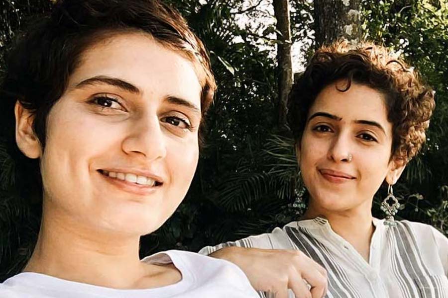 ২০১৬ সালে নীতেশ তিওয়ারির পরিচালনায় প্রেক্ষাগৃহে মুক্তি পায় ‘দঙ্গল’। বলিপাড়া সূত্রে খবর, এই ছবির দুই অভিনেত্রী সানিয়া মলহোত্র এবং ফতিমা সানা শেখ বক্স অফিস থেকে ২০২৪ কোটি টাকা উপার্জন করেছেন।