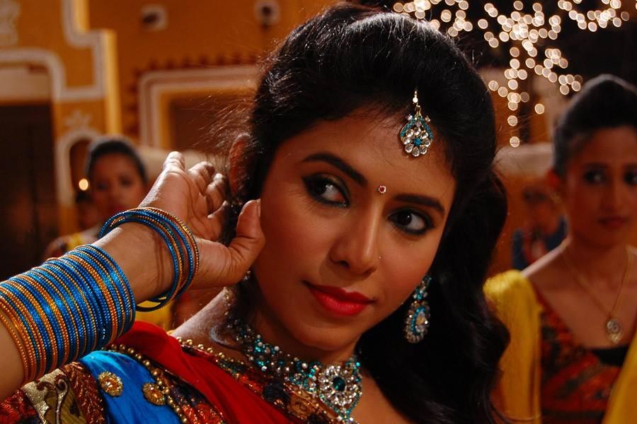 Who is actress Ruplekha Mitra and why she is summoned by enforcement directorate