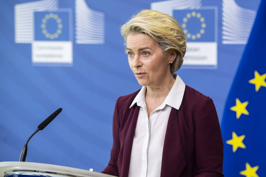 উরসুলার নিজের দেশ জার্মানিতে ১৬১টি নেকড়ের দল রয়েছে বলে জানিয়েছে ফেডেরাল উল্‌ফ ডকুমেন্টেশন অ্যান্ড অ্যাডভাইজ়ারি অফিস। প্রতিটি দলে আট থেকে ১২টি নেকড়ে থাকে। এ ছাড়া, সে দেশে আরও ৪৩ জোড়া এবং ২১টি নেকড়ের সন্ধান পাওয়া গিয়েছে।