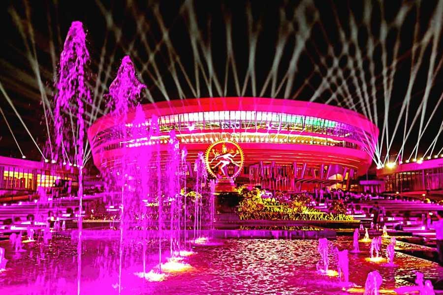 অতিথিদের দেবতাজ্ঞানে পুজো করে ভারত। সেই হিসাবে আগামী শনি-রবিবার দিল্লিতে ‘বড় পুজো’! জি২০ শীর্ষ সম্মেলনে যোগ দিতে বিদেশ থেকে আসছেন হোমরাচোমরা অতিথিরা। প্রত্যেকেই রাষ্ট্রনেতা। এক একটি দেশের প্রধান। সম্মাননীয় অতিথিদের যত্নআত্তি নিয়ে তাই চিন্তায় কাঁটা হয়ে রয়েছে কেন্দ্র।  পুজোর আগে  ‘আচমন’ বা শুদ্ধিকরণের ব্যবস্থাটিও পাকা করেছে তারা। 