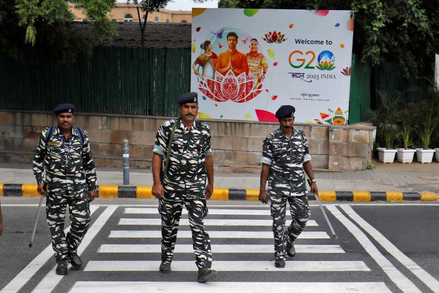 রাজনীতির নজরদাররা বলছেন, এমন শক্তি সমাবেশ আগে কখনও হয়নি ভারতে। স্বাভাবিক ভাবেই আপ্যায়নে ত্রুটি রাখেনি কেন্দ্র। অতিথিদের স্বাগত জানাতে যে লাল গালিচা গড়িয়ে দেওয়া হয়েছে দিল্লির বুকে, তাকে তিলে তিলে নিখুঁত ভাবে সাজিয়ে তুলেছেন আয়োজকরা। ঠিক কী কী ব্যবস্থা থাকছে অতিথিদের জন্য?