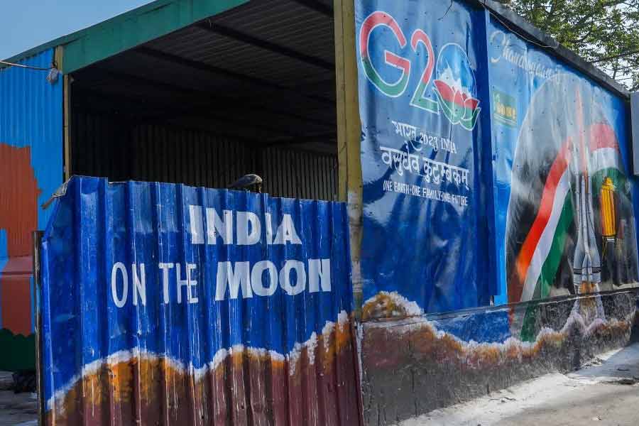 ৪০০০ গৃহহীন মানুষ, যাঁরা ব্রিজের নীচে বা রাস্তার পাশে অস্থায়ী আস্তানা বানিয়ে থাকতেন, তাঁদের জন্য আশ্রয় বানিয়েছে কেন্দ্র। 