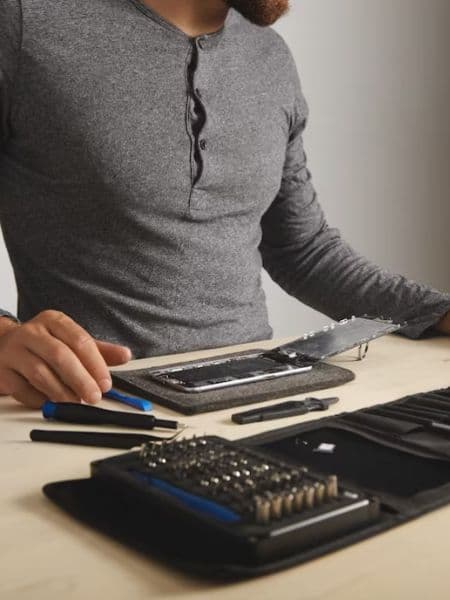 How Electronic Gadgets Can Ruin Love Life and Corrupt Emotions dgtl