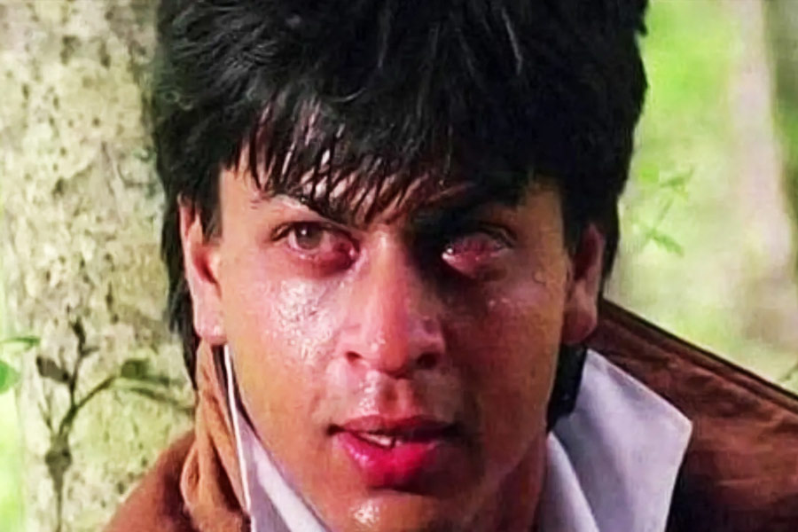 ‘ডর’ ছবিতে খলনায়কের চরিত্রে অভিনয় করেন শাহরুখ। অভিনেতার কণ্ঠে ‘ক...ক...ক...কিরণ’ ডাক শুনলেই যেন ভয় ধরে। খলনায়কের চরিত্রে অভিনয় করে নায়কের চরিত্রকেও ছাপিয়ে যান শাহরুখ। সেই ছাপই কি ‘জওয়ান’ ছবিতে অভিনেতার সংলাপে ধরা পড়েছে?