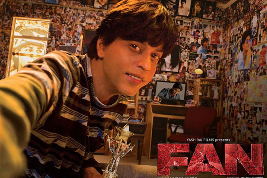 ২০১৬ সালে মণীশ শর্মার পরিচালনায় মুক্তি পায় ‘ফ্যান’। এই ছবিতেও দ্বৈতচরিত্রে অভিনয় করেন শাহরুখ। তাঁর চরিত্রে খলনায়কসুলভ স্বাদ ছিল। নায়কের প্রেমে আত্মহারা এক ভক্তের চরিত্রে দুর্দান্ত অভিনয় করেছিলেন তিনি।
