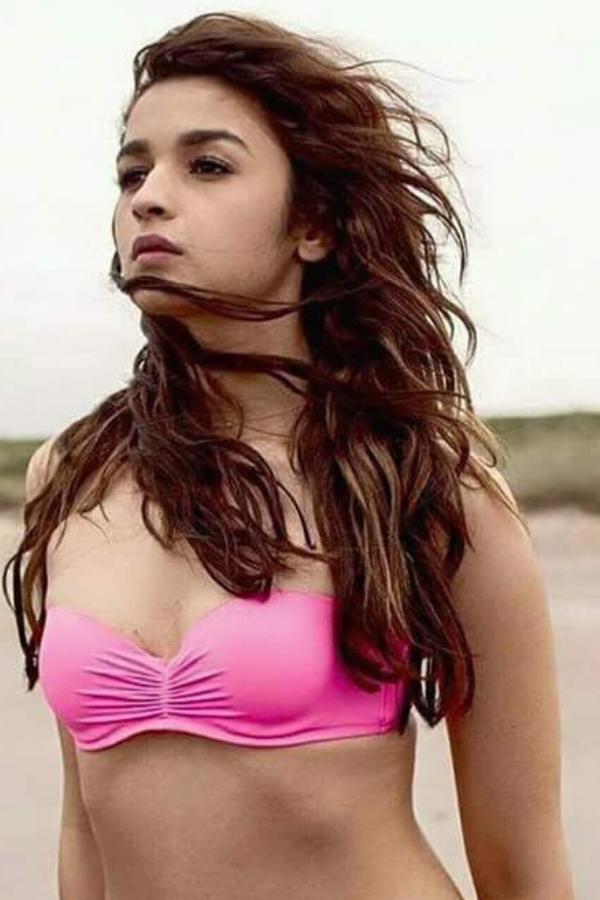 ব্যান্ডাউকিনি/স্ট্র্যাপলেস বিকিনি--- এই ধরনের বিকিনিতে সাধারণত স্ট্র্যাপ ছাড়া ব্রা থাকে যা বুকের চারপাশে মোড়ানো টিউব টপের মতো হয় । লম্বা মহিলাদের জন্য এটি উপযুক্ত এবং আকর্ষণীয়।