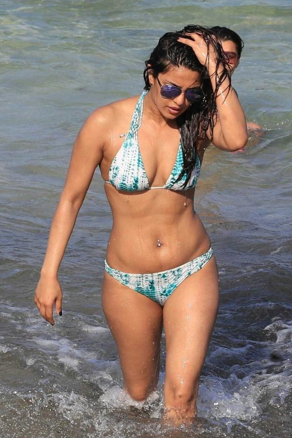 স্ট্রিং বিকিনি--- সাঁতারের জন্য সবচেয়ে উপযুক্ত এই ধরনের বিকিনি। এগুলোতে পিঠে, ঘাড়ে এবং কোমরের দু'পাশে আটকানোর জন্য স্ট্রিং রয়েছে। উরু থেকে পায়ের সৌন্দর্য প্রকাশে এই ধরনের বিকিনির জুড়ি নেই।