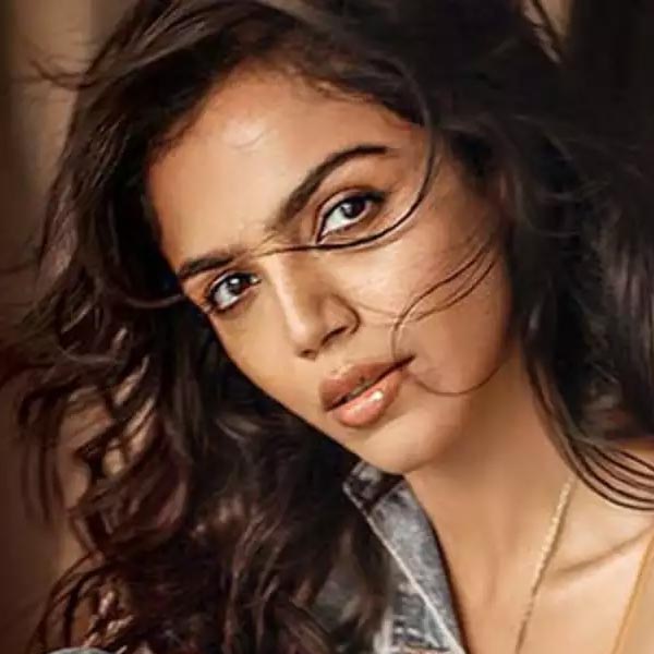 Seven leading actresses who made their bollywood debut with Shah Rukh Khan