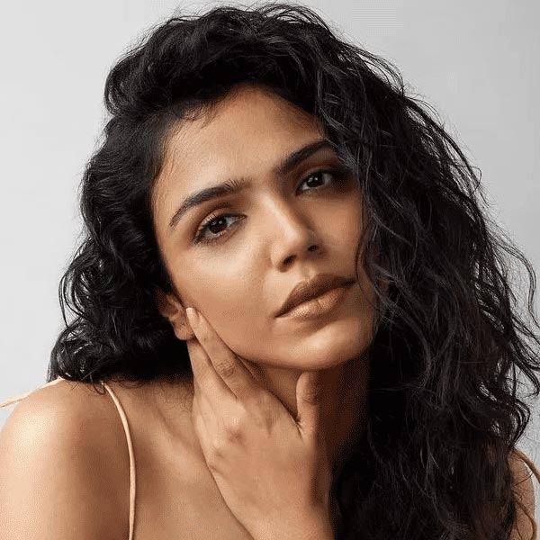 Seven leading actresses who made their bollywood debut with Shah Rukh Khan