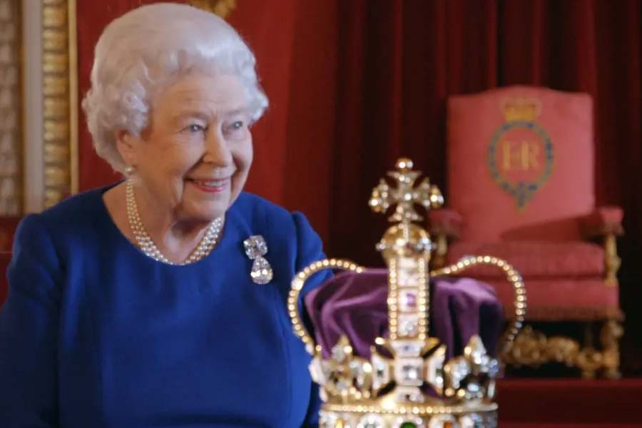 মনে করা হয়, ১৩০০ সালের আশপাশে মাটি খনন করে বার করা হয়েছিল এই চুনি। মধ্য এশিয়ার হিমালয় পার্বত্য অঞ্চল থেকে। সম্ভবত, বাদাখশান অঞ্চল থেকে উত্তোলন করা হয়েছিল চুনিটি।