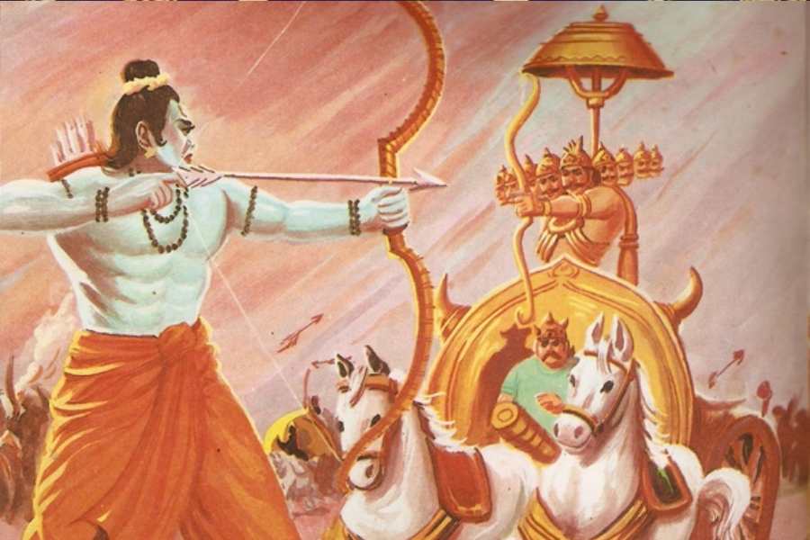 তারপর শ্রী রামচন্দ্র মা দুর্গার অকালবোধন করেন রাবণবধের আশায়। তখন সেই পুজো তিনলোকে-ই মান্যতা পায়। স্বর্গ থেকে দেবতারা পুষ্পবৃষ্টি করেন।