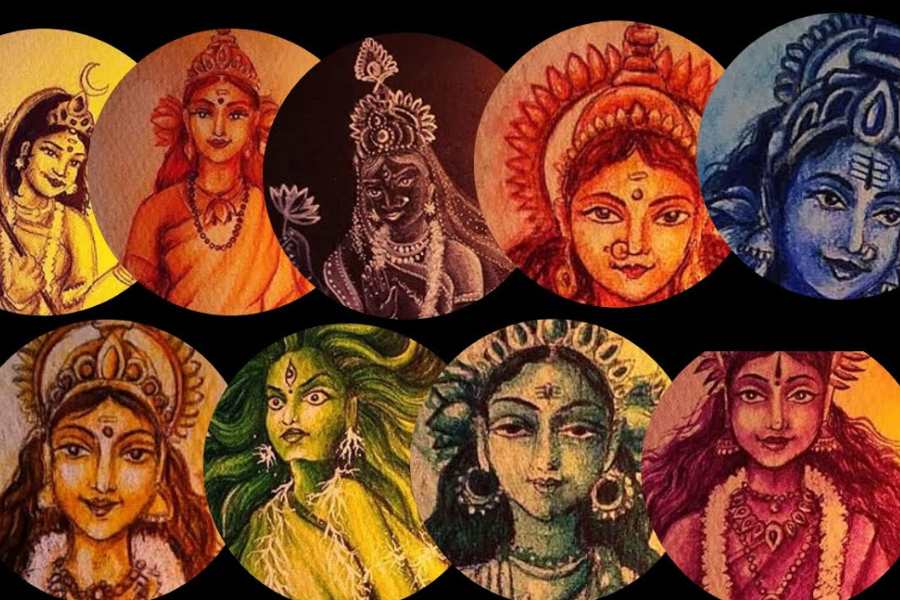 মাতৃ আরাধনার গভীরে যাওয়ার আগে আসুন,  মায়ের সমষ্টিগত রূপটি জানা যাক। আবার মহালয়া থেকে পরের ন’দিন মায়ের সমষ্টিগত রূপ হল নবদুর্গা। তাঁর নবদুর্গা মাহাত্ম্য পাঠ সাত্ত্বিক পূজার অঙ্গজপ।