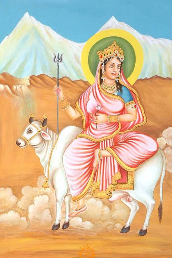  শৈলপুত্রী: দেবীর প্রতীক হল ভক্তি এবং সাধনা। কারণ, হিমালয়ের ভক্তিবৎসল প্রার্থনানুসারেই দেবী তাঁহার কন্যা পার্বতী রূপে আবির্ভূতা হয়েছিলেন। বৃষে আসীন দেবী শূল ও পদ্ম হস্তে মাতা।