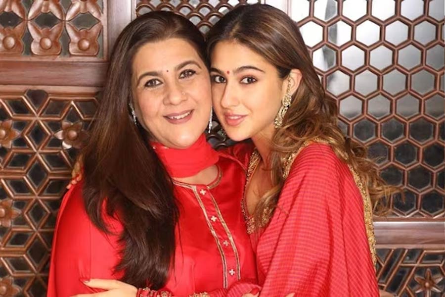Image of Sara Ali Khan and Amrita Singh