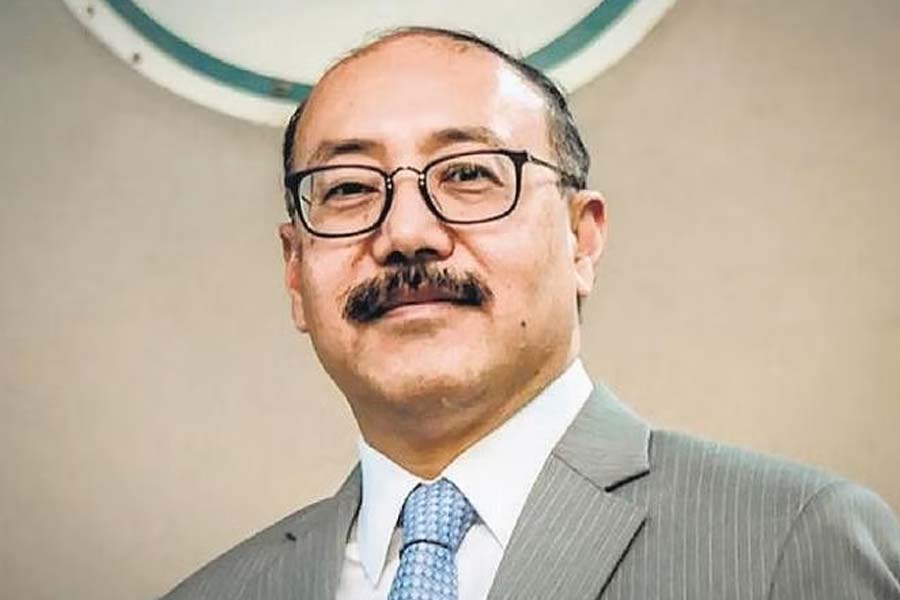 একদা বাংলাদেশে ভারতের হাই কমিশনারের দায়িত্ব সামলেছেন। রেকর্ড বলছে, দু’দেশের সীমানা নিয়ে দীর্ঘ দিনের যে সমস্যা, তা মিটেছিল তাঁর চেষ্টাতেই।