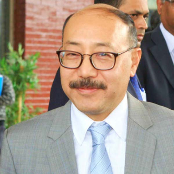 ২০১৬ থেকে ২০১৯ বাংলাদেশে ভারতের হাই কমিশনারের দায়িত্ব সামলেছেন হর্ষবর্ধন। সেই সময় ভারত-বাংলাদেশ সম্পর্ক নিয়ে অনেক লেখালিখিও করেছেন তিনি।