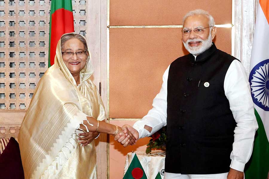 সেই সফরকেই ভারত-বাংলাদেশের কূটনৈতিক সম্পর্কের ‘সোনালি অধ্যায়’ বলে মন্তব্য করেছিলেন মোদী। সমাধান হয়েছিল দু’দেশের একাধিক দ্বিপাক্ষিক সমস্যার।