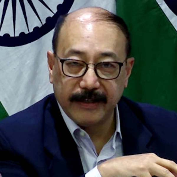 ২০২০-র জানুয়ারি মাসে আমেরিকা থেকে ফিরিয়ে আনা হয় হর্ষবর্ধনকে। পর পর দু’টি দায়িত্বেই ১০০-এ ১০০ পেয়েছিলেন এই আইএফএস কর্তা।