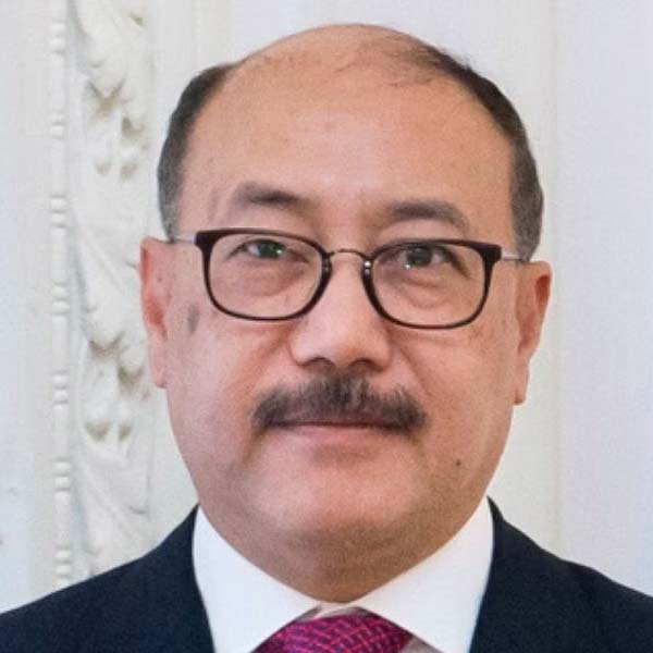 মোদী সরকার বড় পুরস্কার প্রস্তুত রেখেছিল হর্ষবর্ধনের জন্য। দেশে ফেরার ১৮ দিনের মাথায় হর্ষবর্ধনকে দেশের বিদেশ সচিবের দায়িত্ব দেওয়া হয়। যে কাজ দীর্ঘ দিন সামলেছেন দেশের বর্তমান বিদেশমন্ত্রী এস জয়শঙ্কর। তখন অবশ্য ভারতের বিদেশমন্ত্রী ছিলেন সুষমা স্বরাজ।