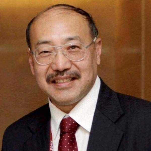 গত বছর এপ্রিলে দেশের বিদেশ সচিব হিসাবেই অবসর গ্রহণ করেন হর্ষবর্ধন। এখন তিনি ৬১। তবে তিনি অবসর নিলেই বা কী! বড় কাজের জন্য মোদী সরকার এখনও তাঁর উপরেই নির্ভরশীল। তাই জি২০ শীর্ষ সম্মেলনের মতো আয়োজনে তাঁর উপরেই ভরসা করেছে কেন্দ্র।