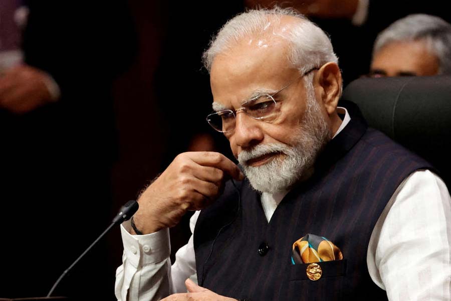 গত বছর বালির যৌথ ঘোষণাপত্রে প্রতিফলিত হয়েছিল মোদীর সেই মন্তব্য— “এটা যুদ্ধের সময় নয়।” ওই ঘোষণাপত্র তৈরিতেও অমিতাভ বড় ভূমিকা নিয়েছিলেন বলে জানা গিয়েছিল। তাঁর পরীক্ষা হবে দেশের মাটিতে।