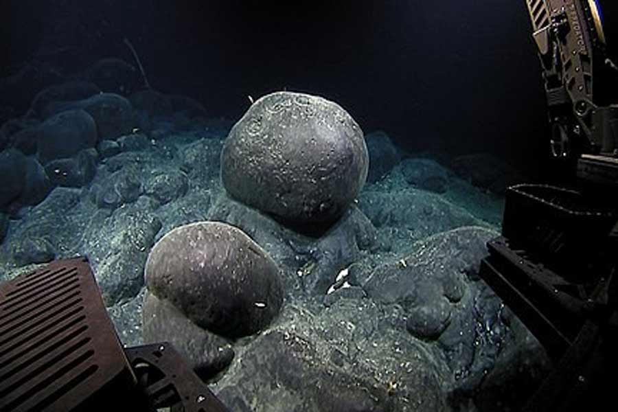 Golden orb inside the Pacific Ocean confuses scientists.