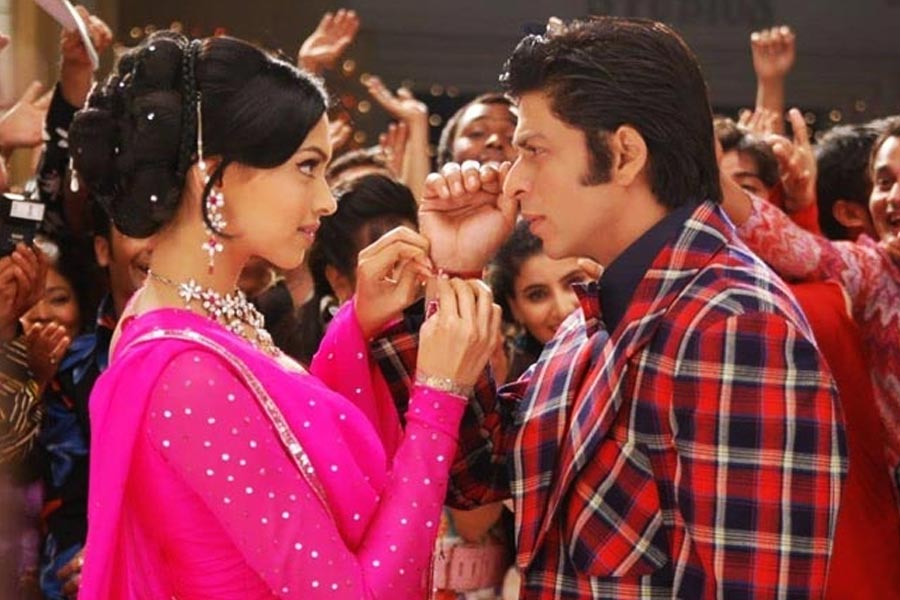 ২০০৭ সালে ফারহা খানের পরিচালনায় প্রেক্ষাগৃহে মুক্তি পায় ‘ওম শান্তি ওম’। এই ছবির মুখ্যচরিত্রে অভিনয় করেন শাহরুখ এবং দীপিকা। ফারহা চেয়েছিলেন, এই ছবিতে অতিথিশিল্পী হিসাবে আমির খান অভিনয় করুন। আমিরকে অভিনয়ের প্রস্তাবও দেন ফারহা। কিন্তু শাহরুখের সঙ্গে অভিনয়ের প্রস্তাব ফিরিয়ে দেন আমির।