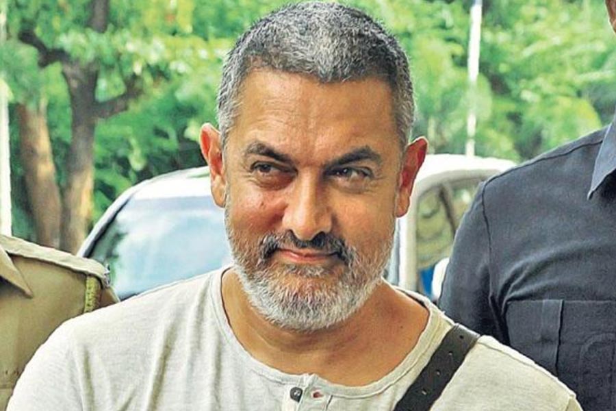 ‘ওম শান্তি ওম’ মুক্তির চার বছর পর ফারহাকে সত্য জানান আমির। ফারহা এক সাক্ষাৎকারে বলেন, ‘‘চার বছর পর আমির আমায় বলেছিল যে, ও আসলে অভিনয় করতেই চায়নি।’’