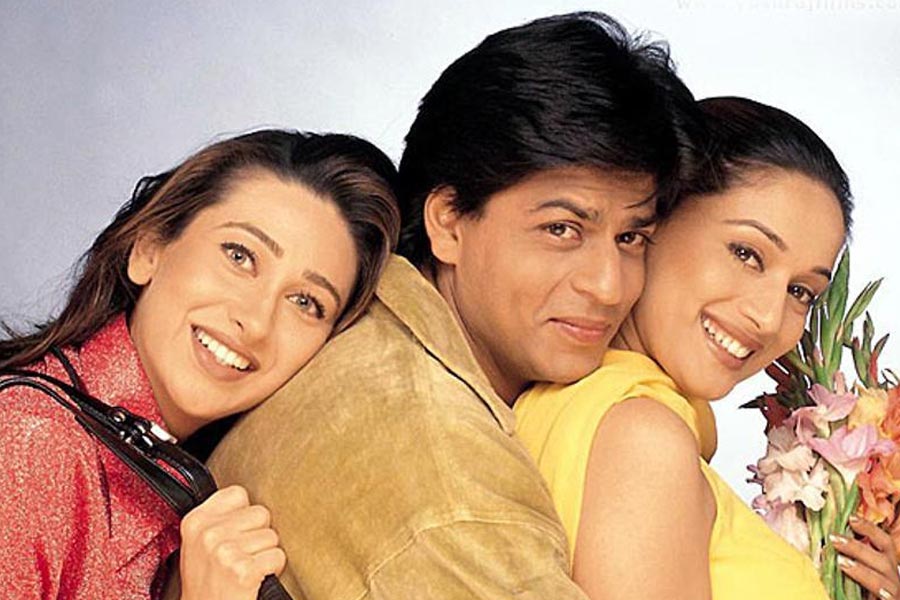 ১৯৯৭ সালে যশ চোপড়া পরিচালিত ‘দিল তো পাগল হ্যায়’ ছবিতে শাহরুখের সঙ্গে মাধুরী দীক্ষিত নেনের পাশাপাশি জুটি বাঁধতে দেখা গিয়েছিল করিশ্মা কপূরকে। কিন্তু করিশ্মাই পরে শাহরুখের সঙ্গে অভিনয় করতে অনিচ্ছা প্রকাশ করেন।