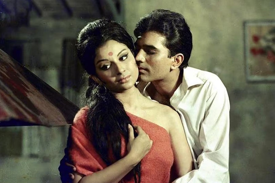 Bollywood actors with most double roles in hindi movies 