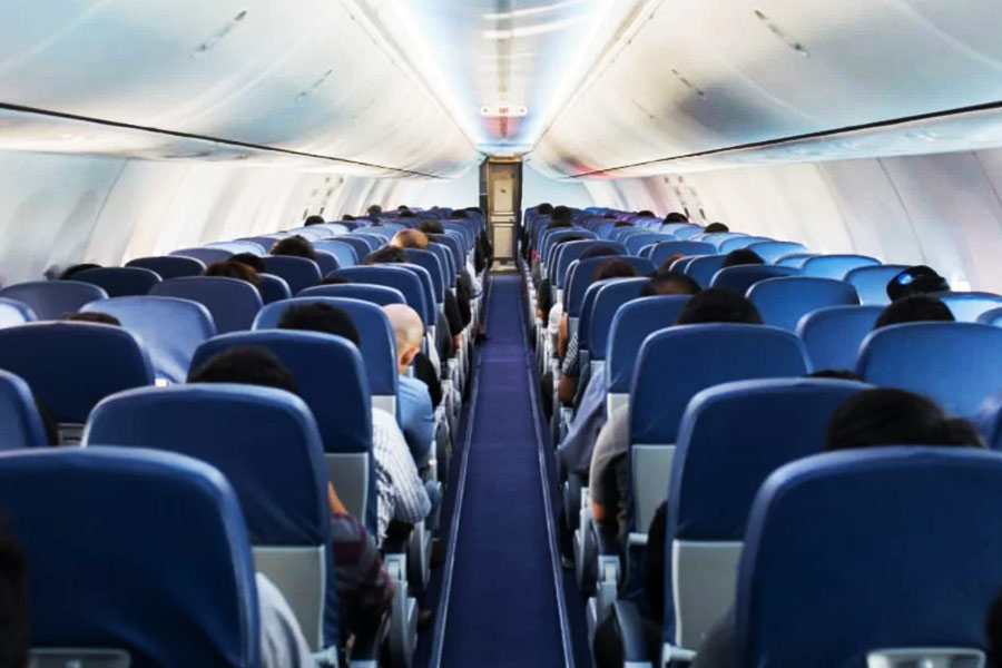 চলতি বছরের শেষে ১৬ লক্ষ ৯,৩৪৪ কিলোমিটার সফর করতে চান বলে জানিয়েছেন বিল। অন্য শহরের গিয়ে পড়াশোনার জন্য বিমানে চড়ার নেশাই যেন পেয়ে বসেছিল তাঁকে।