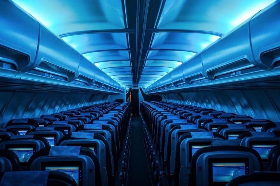 বিল বলেন, ‘‘এক বছর ধরে বিমানে যাতায়াতে ৭৫,৯৫৫ মিনিট খরচ করেছি। দিনের হিসাবে যা প্রায় ৫৩ দিন।’’ প্রতি সোম, বুধ এবং শুক্রবার লস অ্যাঞ্জেলস বিমানবন্দর থেকে সান ফ্রান্সিসকোর বিমানবন্দরের উদ্দেশে রওনা দিতেন তিনি। যাতে বার্কলির বে এরিয়ায় বিশ্ববিদ্যালয়ে পৌঁছতে পারেন।