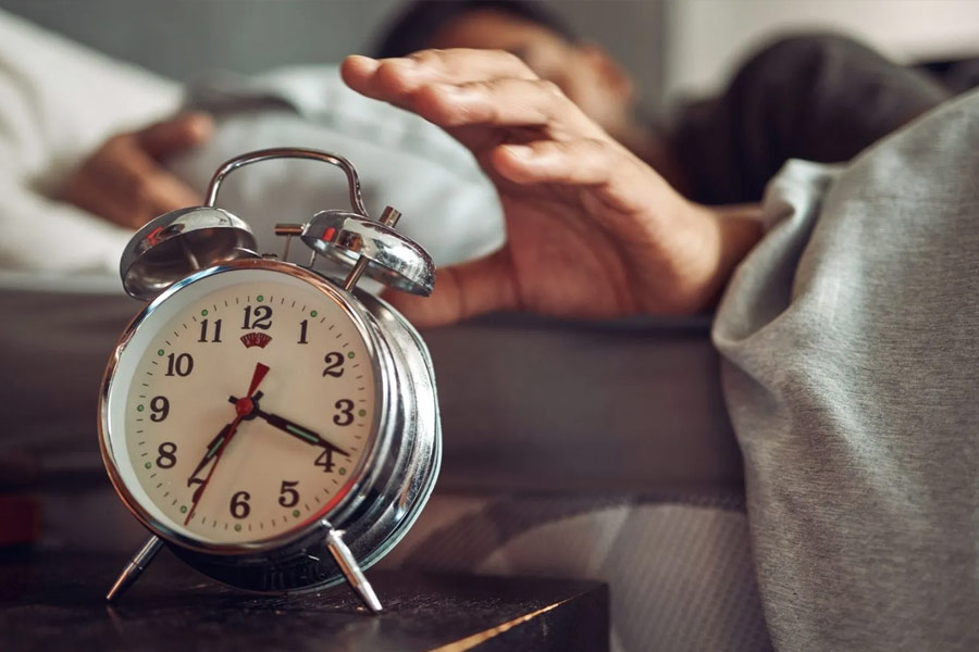 ক্লাস করার জন্য আগে থেকেই উড়ানের টিকিট কেটে রাখতেন তিনি। বিল বলেন, ‘‘ক্লাস করার দিন ভোর পৌনে ৪টেয় ঘুম থেকে উঠতাম। এক বার অ্যালার্ম শুনেই বিছানা ছেড়ে উঠে পড়তাম। কারণ, ফের ঘুমিয়ে পড়লে ক্লাসে যেতে পারব না।’’