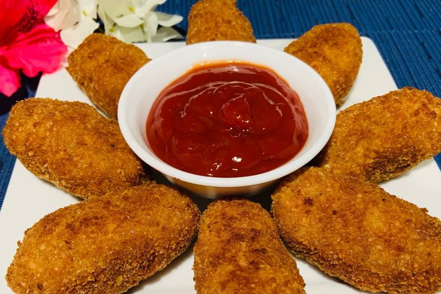 চিংড়ির চপ,   কিমা চপ,  মাংসের চপ,  আলুর চপ- এই তালিকার যেন শেষ নেই কোনও। কলকাতার এ প্রান্ত থেকে অপ্রান্ত জুড়ে বাছা বাছা কিছু বিশেষ চপের দোকানের তালিকা রইল এই প্রতিবেদনে।