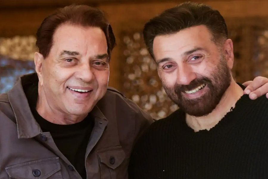 Sunny deol takes dharmendra to USA for treatment