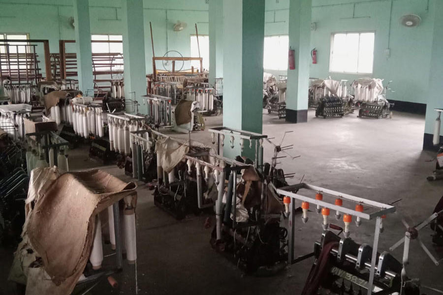 Tant saree making factories are inactive due to lack of demand at Udaynarayanpur