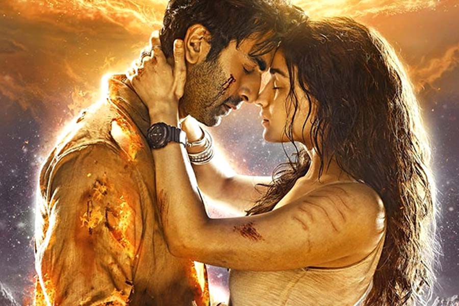 ২০২২ সালের সেপ্টেম্বর মাসে অয়ন মুখোপাধ্যায়ের পরিচালনায় প্রেক্ষাগৃহে মুক্তি পায় ‘ব্রহ্মাস্ত্র: পার্ট ওয়ান- শিবা’। এই ছবিতে অভিনয় করেন রণবীর কপূর, আলিয়া ভট্ট, অমিতাভ বচ্চন, ডিম্পল কাপাডিয়া, মৌনি রায়ের মতো তারকারা।