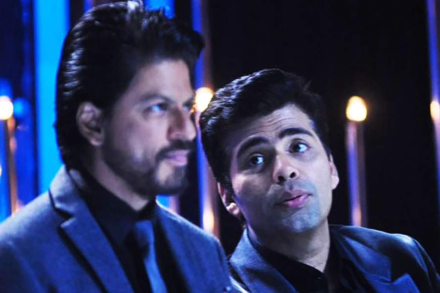 ‘ব্রহ্মাস্ত্র: পার্ট ওয়ান- শিবা’র প্রযোজকদের তালিকায় নাম রয়েছে বলিপাড়ার প্রথম সারির ছবিনির্মাতা কর্ণ জোহরের। কর্ণের সঙ্গে শাহরুখের বন্ধুত্ব বহু বছরের। বলিপাড়ায় কানাঘুষো শোনা যায়, এই বন্ধুত্বের খাতিরেই গুরুত্বপূর্ণ চরিত্রে অভিনয়ের পরেও কোনও পারিশ্রমিক নেননি শাহরুখ।