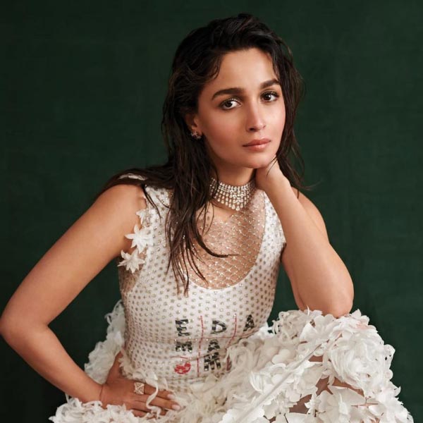 নামী ব্র্যান্ডের গাড়ি সংগ্রহের শখ রয়েছে আলিয়ার। তাঁর কাছে অডি ব্র্যান্ডের তিনটি গাড়ি রয়েছে। এই তিনটির মধ্যে দু’টি গাড়ি এসইউভি মডেলের এবং একটি সেডান অডি এ৬ মডেলের।