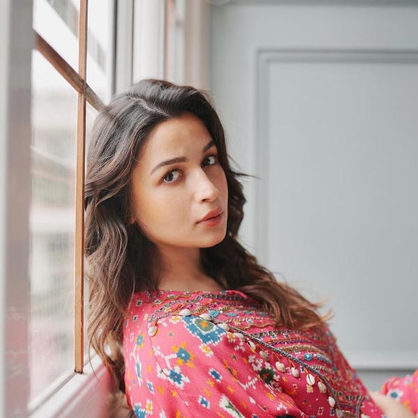 কানাঘুষো শোনা যায়, প্রযোজনা সংস্থার নামে মুম্বইয়ের বান্দ্রায় একটি অ্যাপার্টমেন্ট কিনেছেন আলিয়া। ৩৮ কোটি টাকা খরচ করে এই অ্যাপার্টমেন্টটি কিনেছেন অভিনেত্রী।