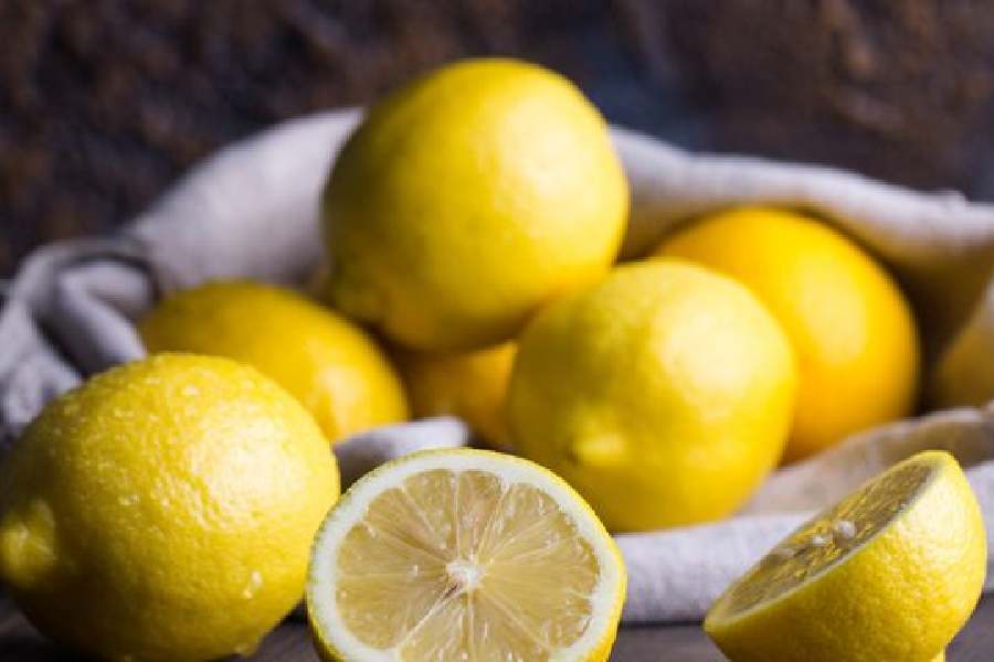 How to keep lemons fresh for a long time.