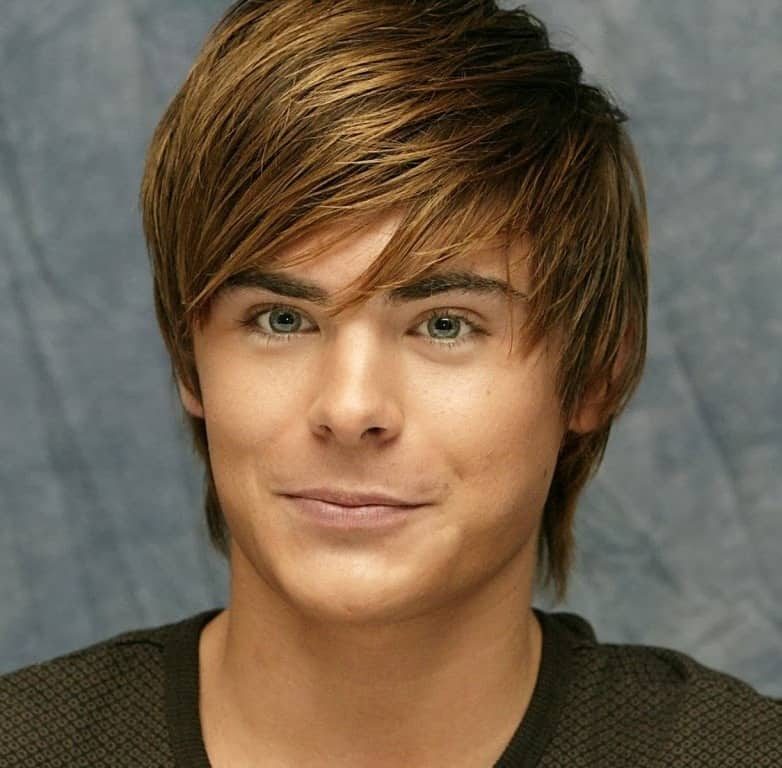 ইমো কাট: ইমো স্টাইলের জন্যও মাঝারি লম্বা চুল থাকা প্রয়োজন। ইমো স্টাইল করতে অনেকটা এলোমেলোভাবে চুল কাটা হয়। কিন্তু সামনের চুল বড় রাখা হয়। আর মাথার পিছনের চুল স্পাইক স্টাইলে ছোট রাখা হয়। সামনে এবং কানের পাশের বড় চুলগুলি মুখমন্ডলের ওপর প্রায় ছেয়ে থাকে। এটিকে ‘ইমো সুইপ’ বলে।