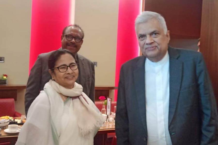 WB CM Mamata Banerjee sudden comes across with Sri Lankan President in Dubai Airport
