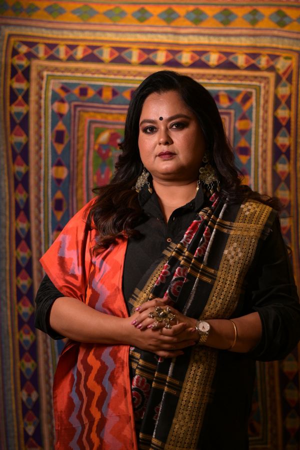 রোগা-মোটা যে কোনও শরীরের ধরণেই চমৎকার লাগবে এই শাড়ির কেতা।ফুটে উঠবে আপনার ব্যক্তিত্ব। 