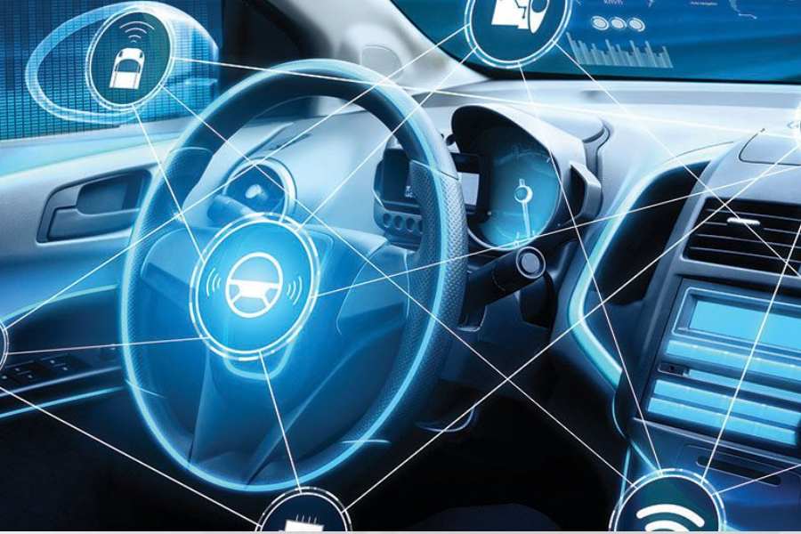 এড্যাস হল এমন এক প্রযুক্তি যেটা গাড়ি চালানোর সময় চালককে গাড়ি চালতে সহায়তা করবে,  দুর্ঘটনার সম্ভাবনা কমবে। আসলে এড্যাস হল বেশ কয়েকটা প্রযুক্তির মিশ্রণ। গাড়িতে লাগানো ক্যামেরার দ্বারা কম্পিউটারের মাধ্যমে গাড়ির আসে পাশের নানা জিনিসকে সনাক্ত করতে পারে।