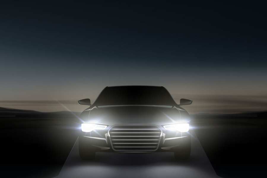 ২. হেড লাইট নিয়ন্ত্রণ: এই ব্যবস্থায় গাড়ি সামনে থেকে আসা গাড়ি বুঝে নিয়ে,  নিজে থেকেই হেড লাইট নিয়ন্ত্রণ করে। ফলে সামনের গাড়ির চালকের অসুবিধা হয় না। সেন্সরের মাধ্যমে গাড়ির হেডলাইটকে বাইরের আলোর সাথে খাপ খাইয়ে নেয়। গাড়ির অবস্থান এবং পরিবেশের আলোর উপর নির্ভর করে হেডলাইটের শক্তি এমনকি দিকও পরিবর্তন করে।