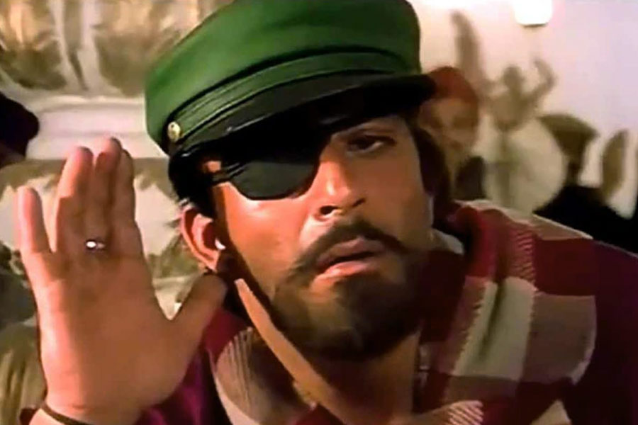 সঞ্জয়ের ‘খলনায়ক’ ছবির সেই বিখ্যাত গান ‘নায়ক নেহি, খলনায়ক হুঁ ম্যায়’। ১৯৯৩ সালে মুক্তিপ্রাপ্ত এই ছবি এতটাই জনপ্রিয় যে তার ছাপ পড়েছে সদ্য মুক্তিপ্রাপ্ত শাহরুখ খানের ‘জওয়ান’-এও।